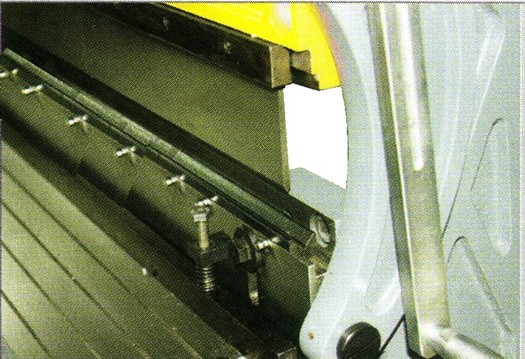 Calandra combinada con cizalla y plegadora modelas:  Sar 750 y SAR 1000 - Plastin Gold